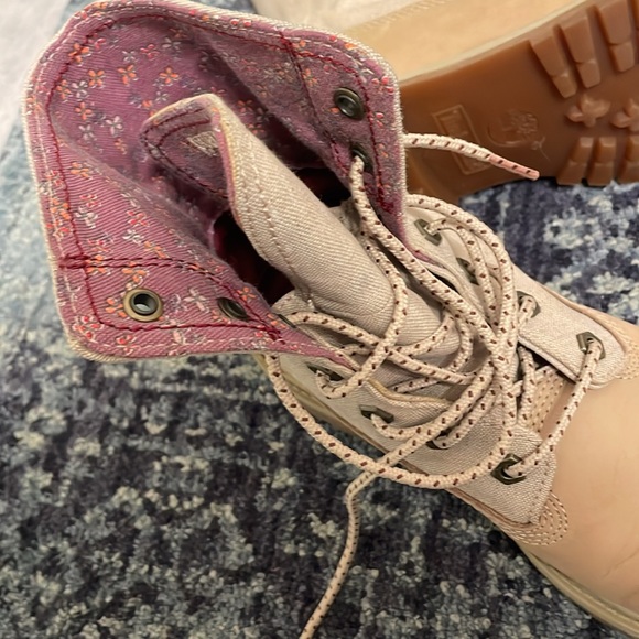 Versatile Timberland boots. Wear up or wear down. You choose. - Picture 3 of 6